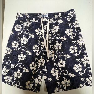 UTILITY MEN’S BERMUDA SHORTS. SIZE 36 
NAVY/GRAY/WHITE FLORAL DESIGNS.  COTTON